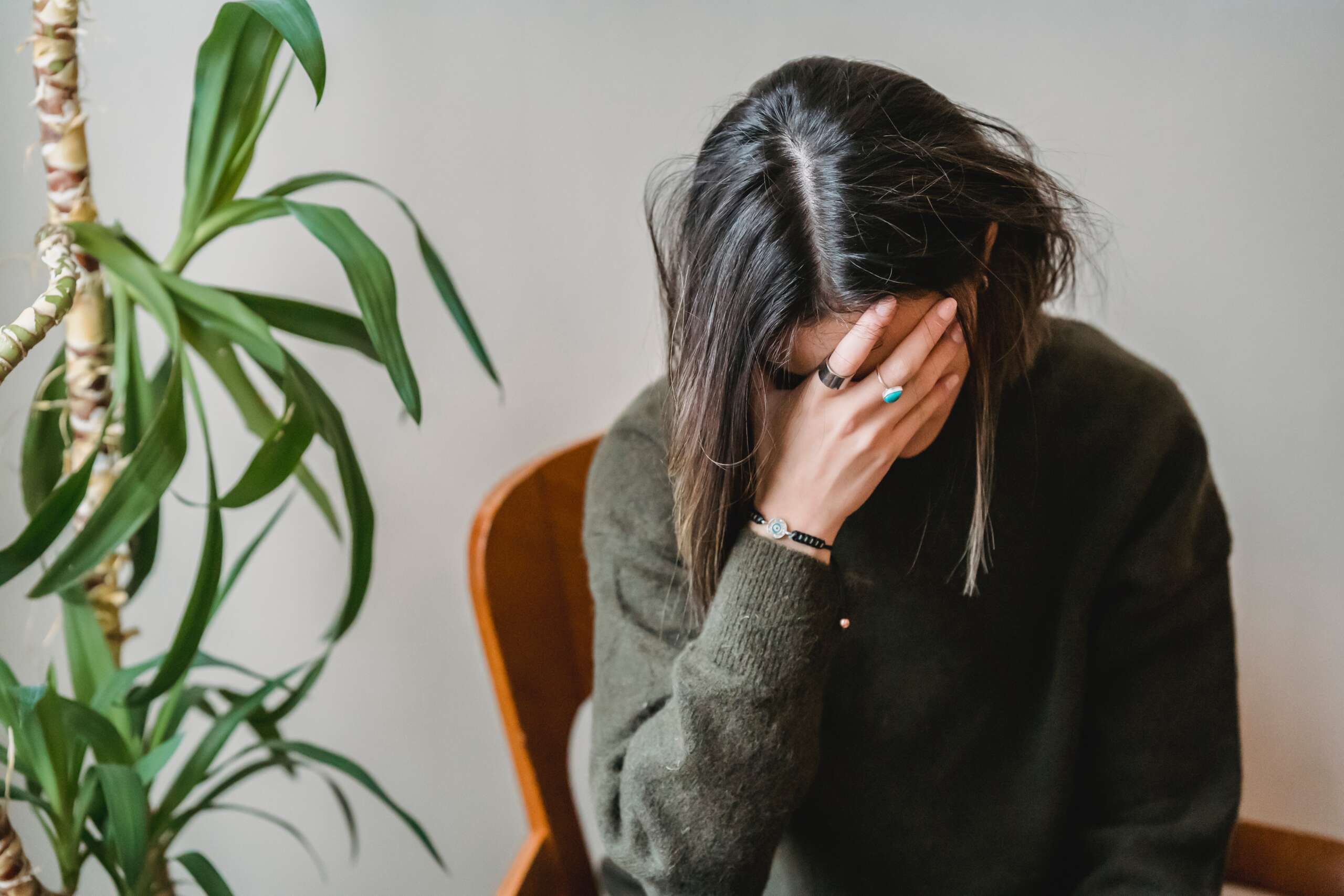 4 Signs You’re Experiencing Anxiety And How To Overcome It